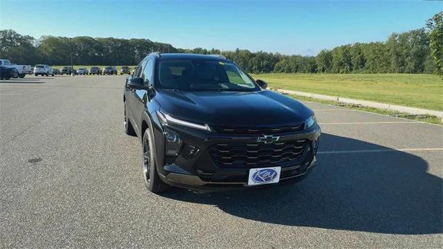 new 2025 Chevrolet Trax car, priced at $25,090