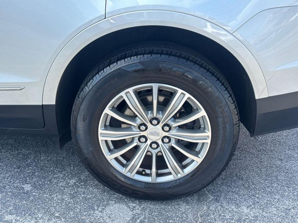 used 2017 Cadillac XT5 car, priced at $13,999
