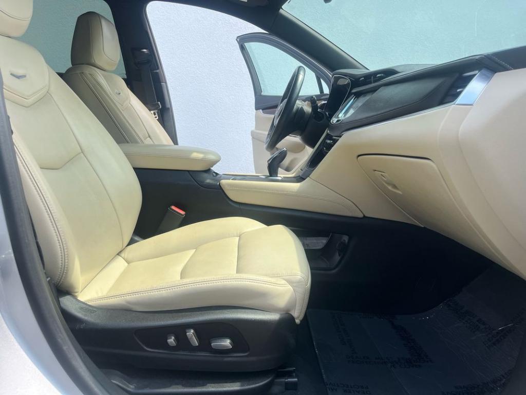 used 2017 Cadillac XT5 car, priced at $13,999