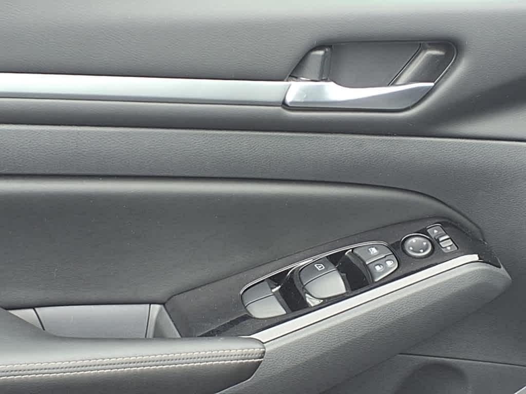 used 2023 Nissan Altima car, priced at $24,686