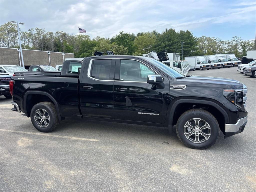 new 2025 GMC Sierra 1500 car, priced at $53,205