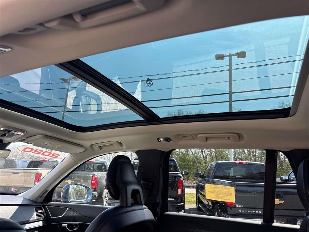 used 2020 Volvo XC90 car, priced at $28,950