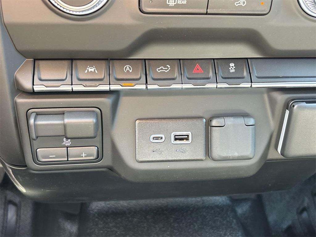new 2025 GMC Sierra 1500 car, priced at $44,180