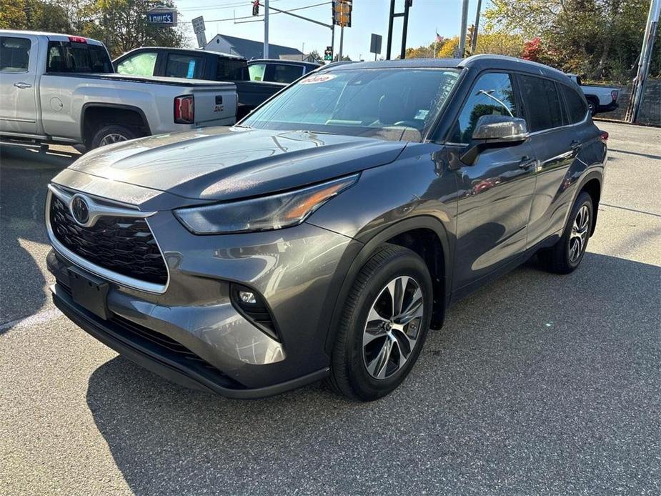 used 2022 Toyota Highlander car, priced at $36,800