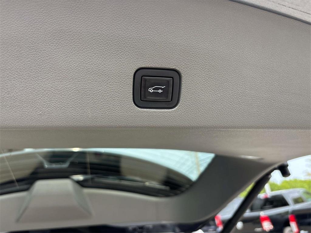 used 2022 Cadillac XT6 car, priced at $37,950
