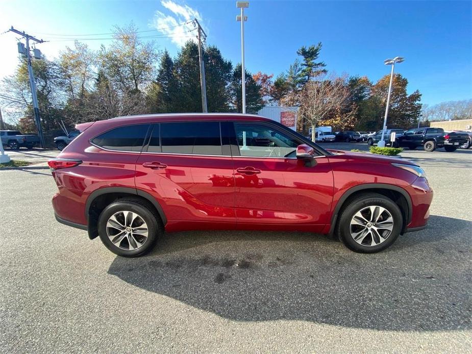 used 2022 Toyota Highlander car, priced at $33,400