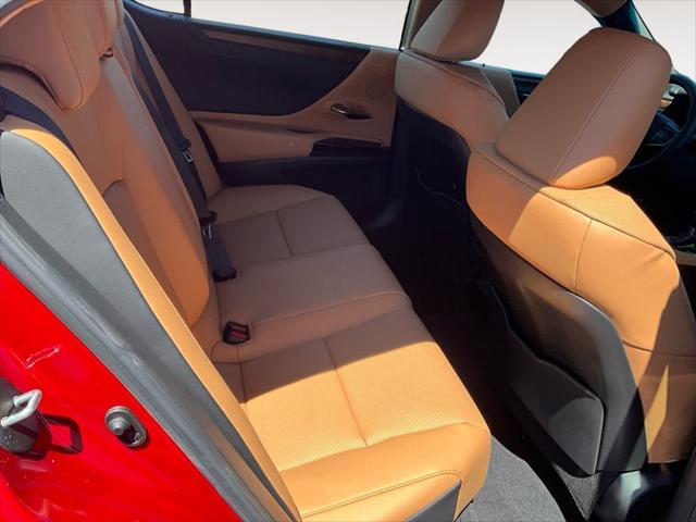 new 2025 Lexus ES 350 car, priced at $51,644