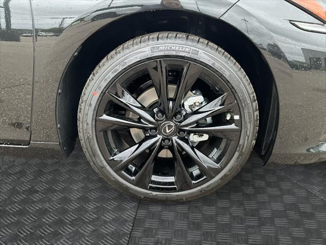 new 2025 Lexus ES 300h car, priced at $52,305