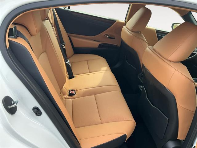 new 2025 Lexus ES 300h car, priced at $52,634