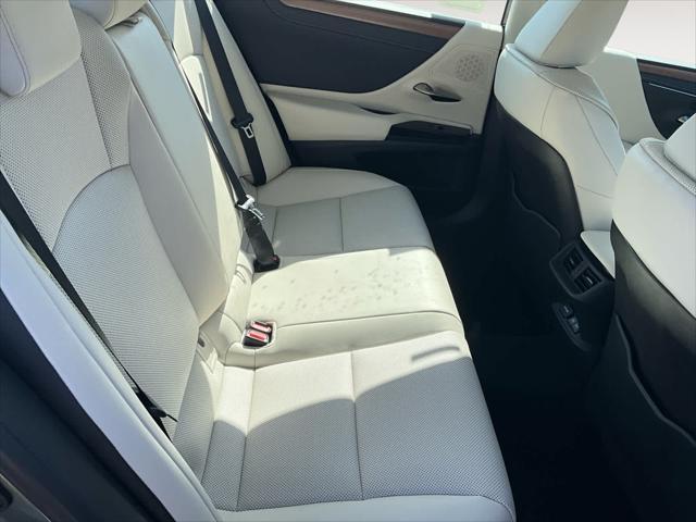 new 2025 Lexus ES 350 car, priced at $48,880