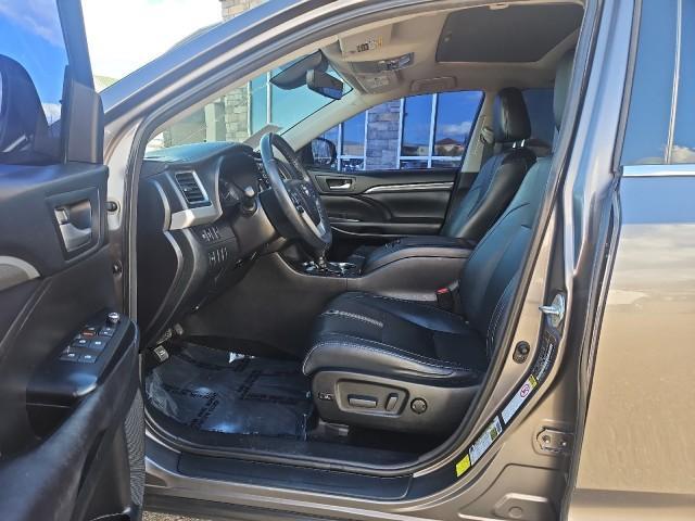 used 2017 Toyota Highlander car, priced at $22,399