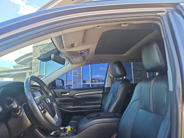 used 2017 Toyota Highlander car, priced at $22,399