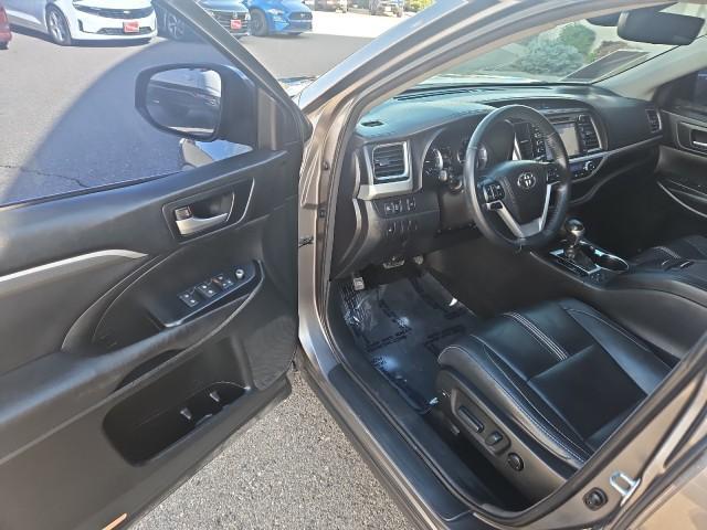 used 2017 Toyota Highlander car, priced at $22,399