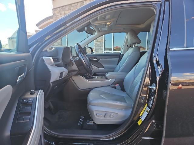 used 2021 Toyota Highlander car, priced at $32,995