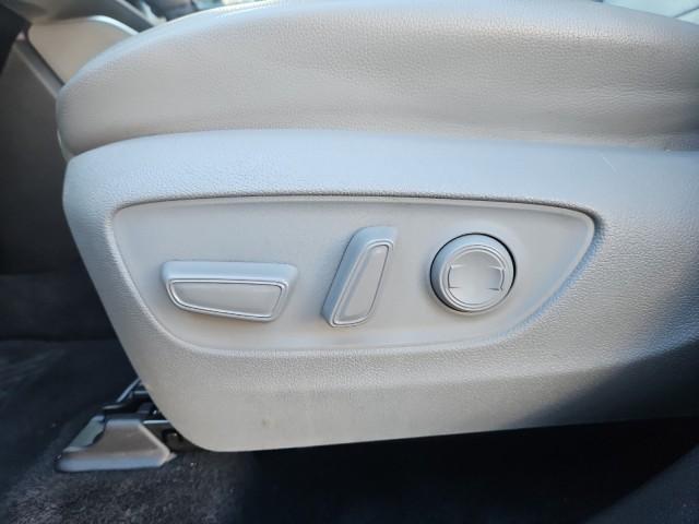 used 2021 Toyota Highlander car, priced at $32,995
