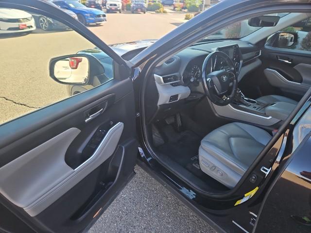 used 2021 Toyota Highlander car, priced at $32,995