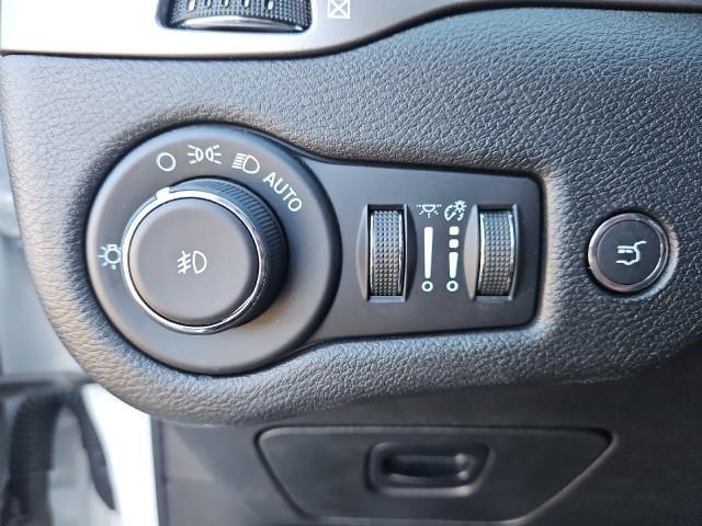 used 2021 Jeep Cherokee car, priced at $20,995