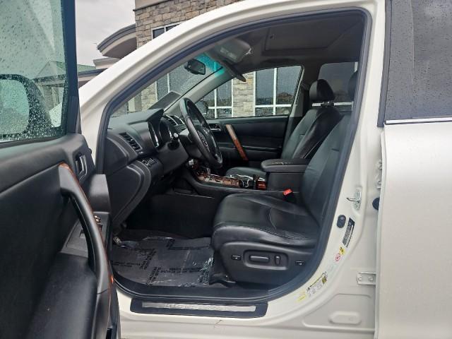 used 2012 Toyota Highlander car, priced at $12,995