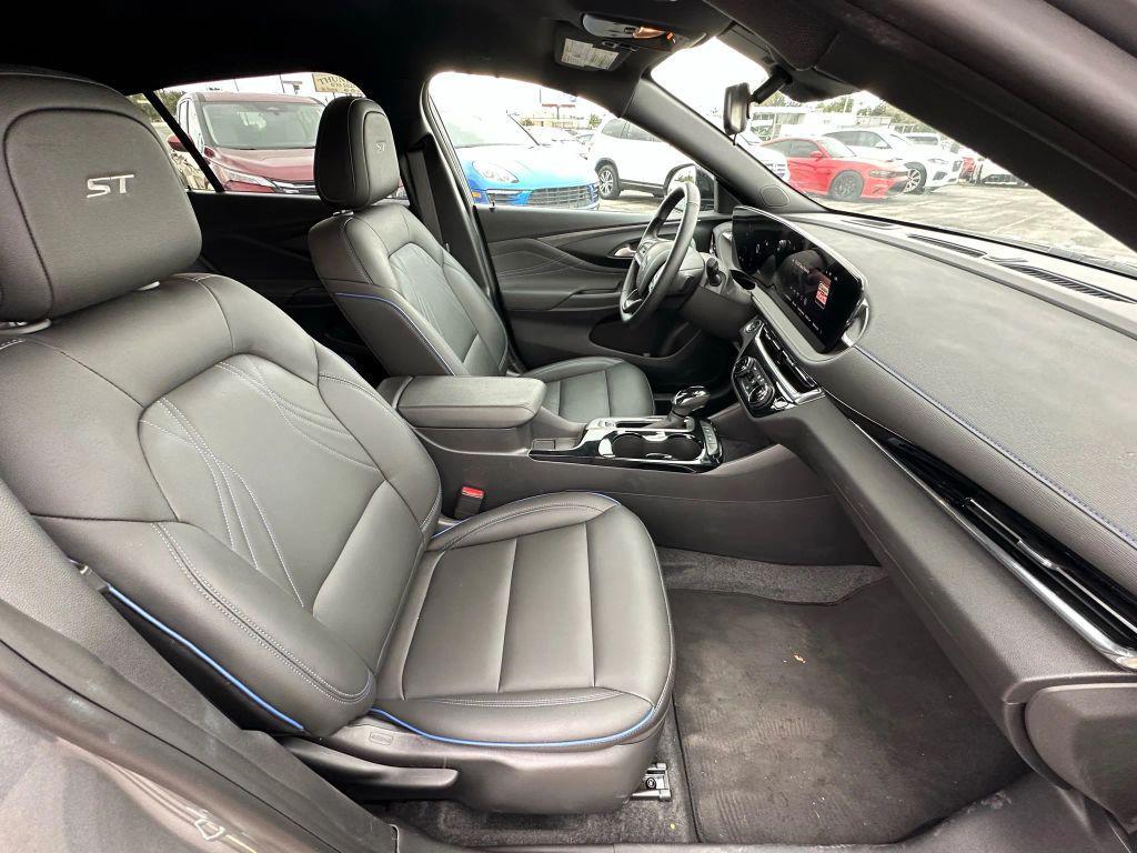 used 2025 Buick Envista car, priced at $25,900