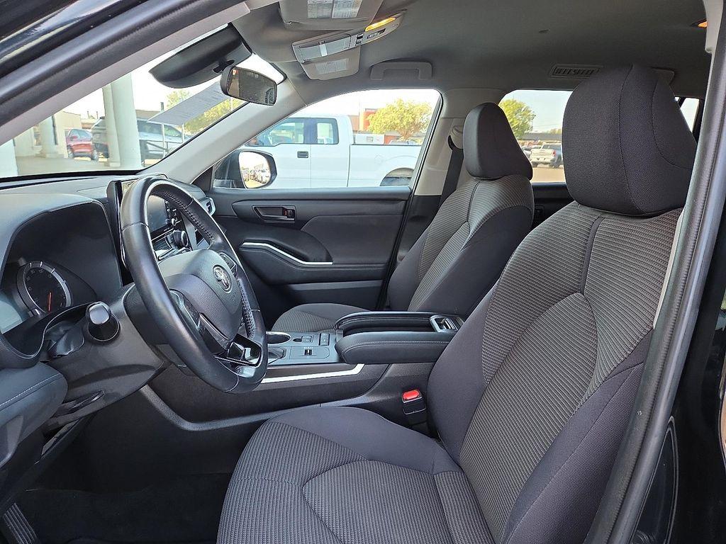 used 2021 Toyota Highlander car, priced at $27,995