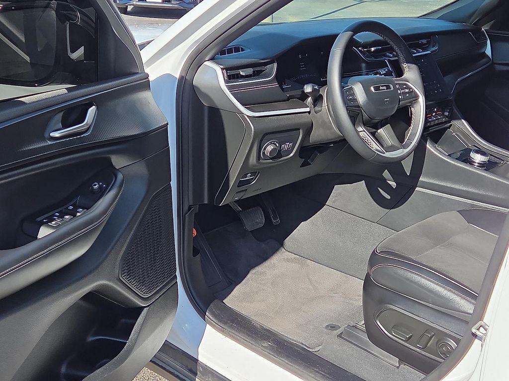 used 2024 Jeep Grand Cherokee car, priced at $38,995