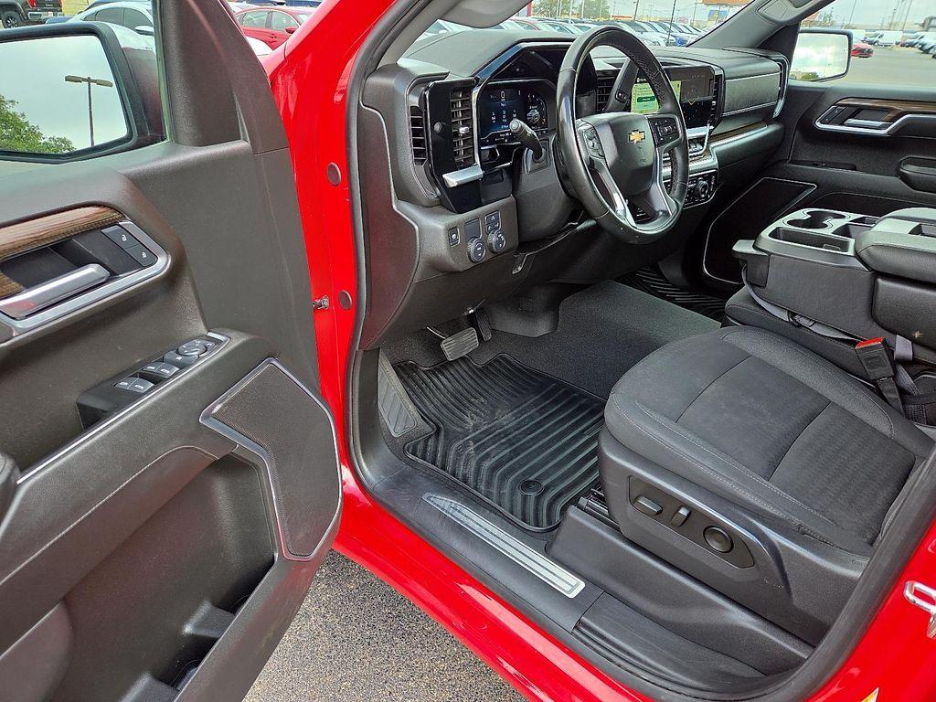 used 2025 Chevrolet Silverado 1500 car, priced at $42,995