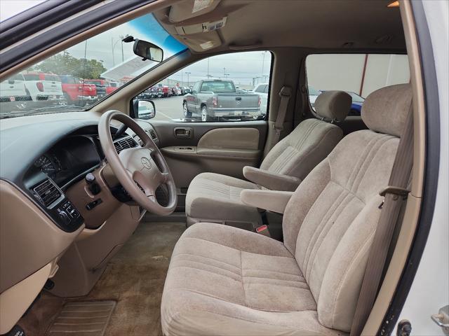 used 2000 Toyota Sienna car, priced at $6,995