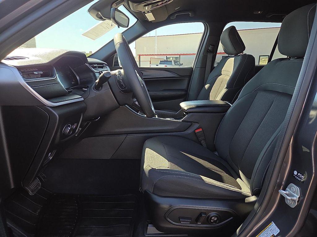 used 2024 Jeep Grand Cherokee car, priced at $36,995