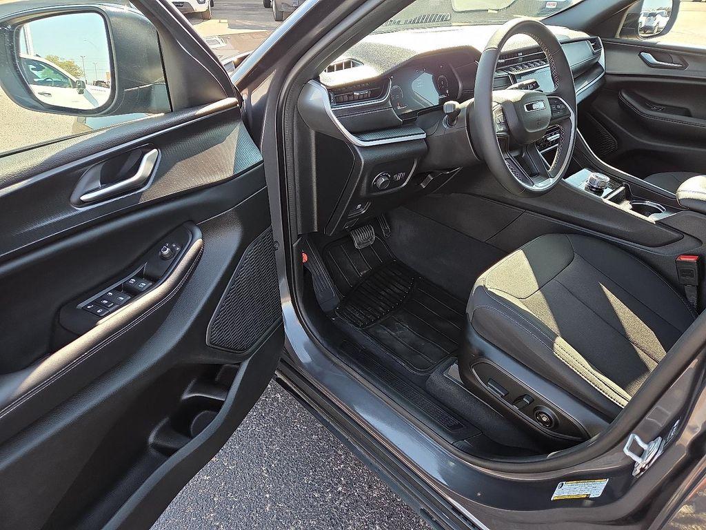 used 2024 Jeep Grand Cherokee car, priced at $36,995