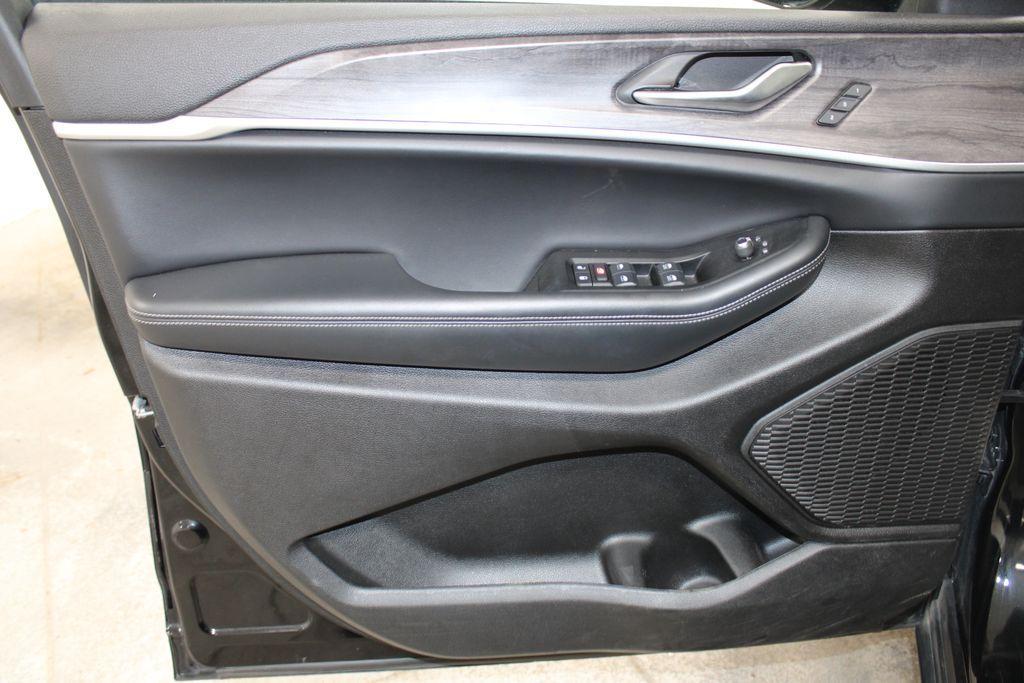used 2023 Jeep Grand Cherokee car, priced at $26,000