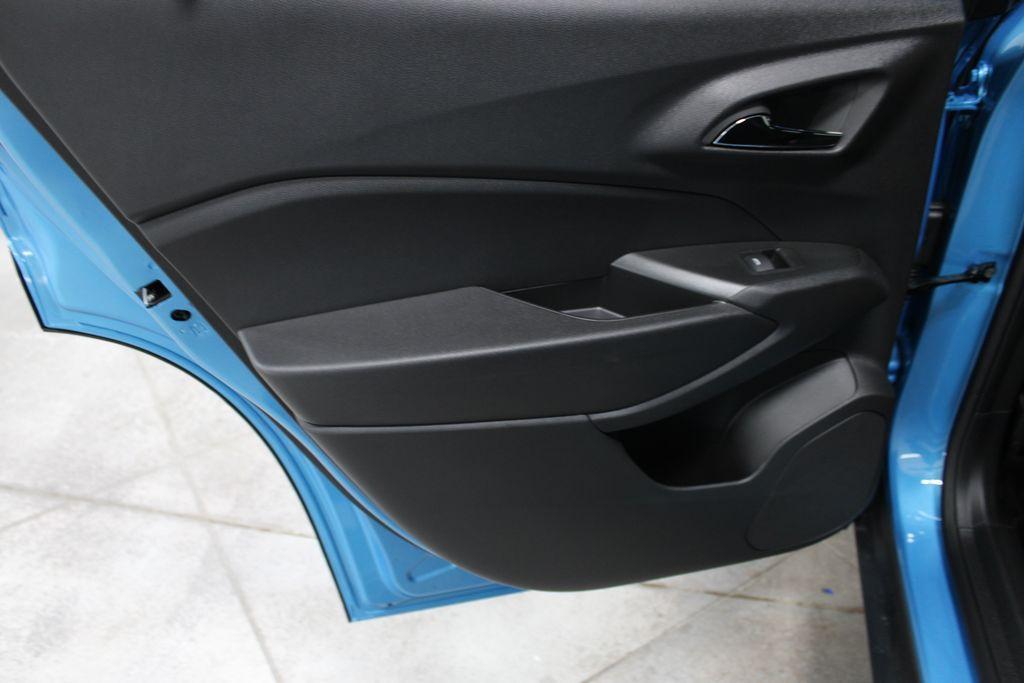 new 2025 Chevrolet Trax car, priced at $28,036