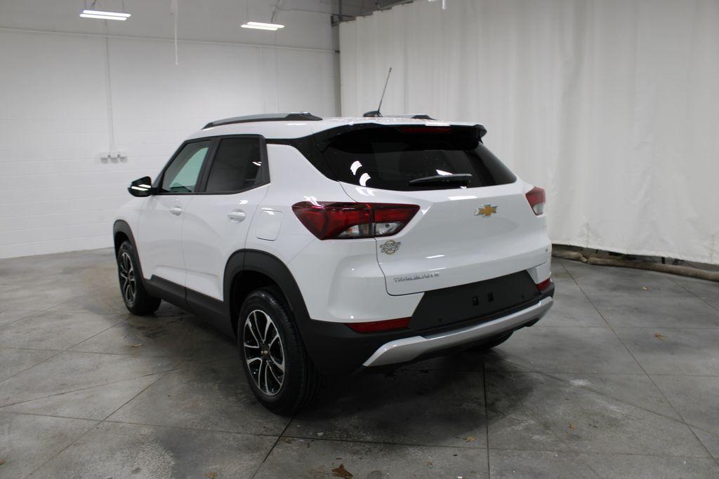 new 2025 Chevrolet TrailBlazer car, priced at $26,588