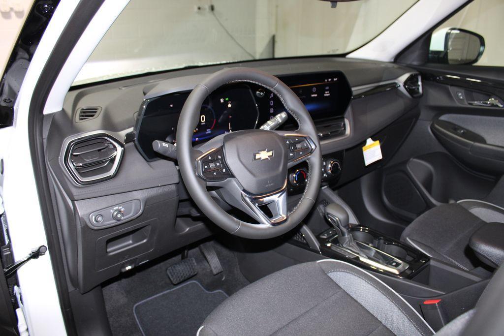 new 2025 Chevrolet TrailBlazer car, priced at $26,588