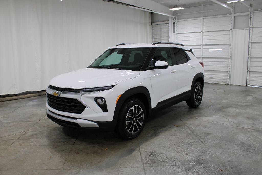 new 2025 Chevrolet TrailBlazer car, priced at $26,588