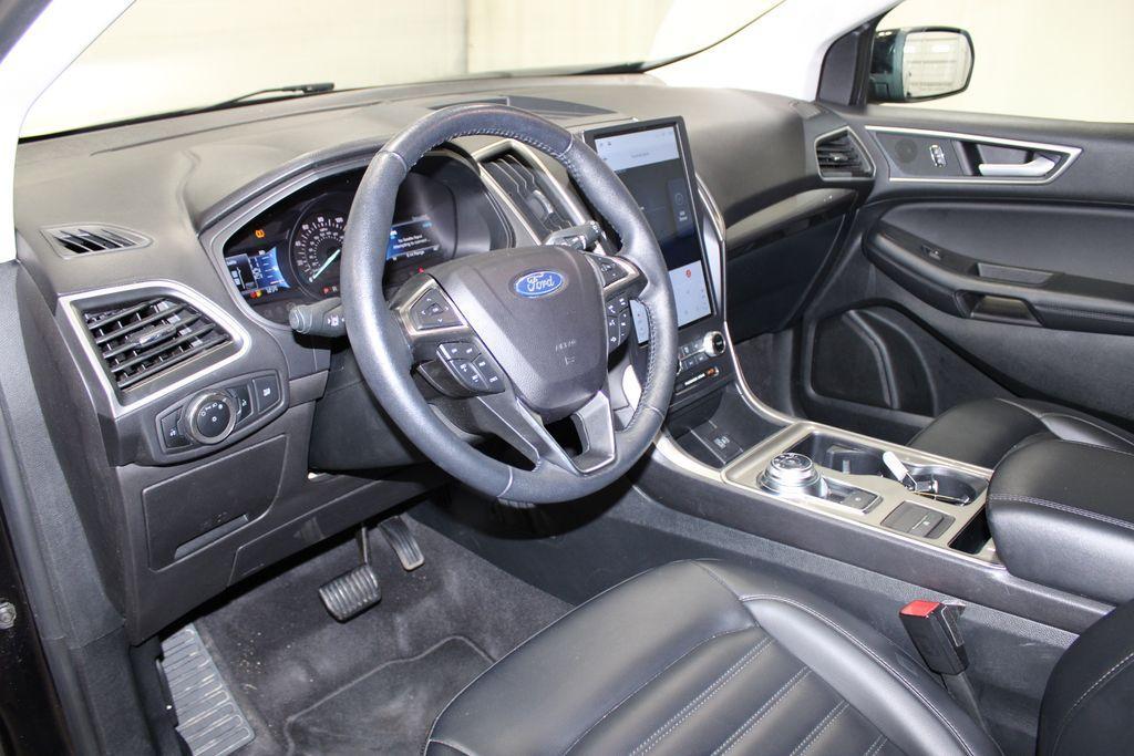 used 2024 Ford Edge car, priced at $26,148