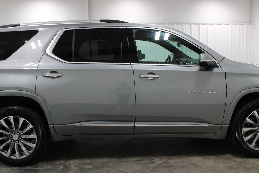 used 2023 Chevrolet Traverse car, priced at $37,192