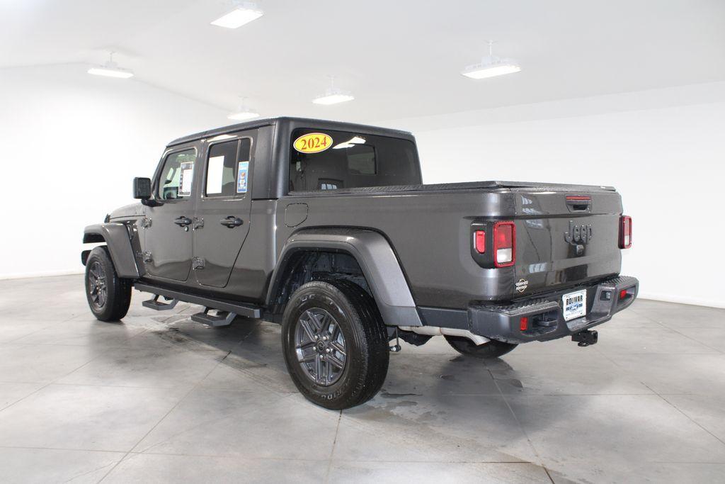 used 2024 Jeep Gladiator car, priced at $40,275