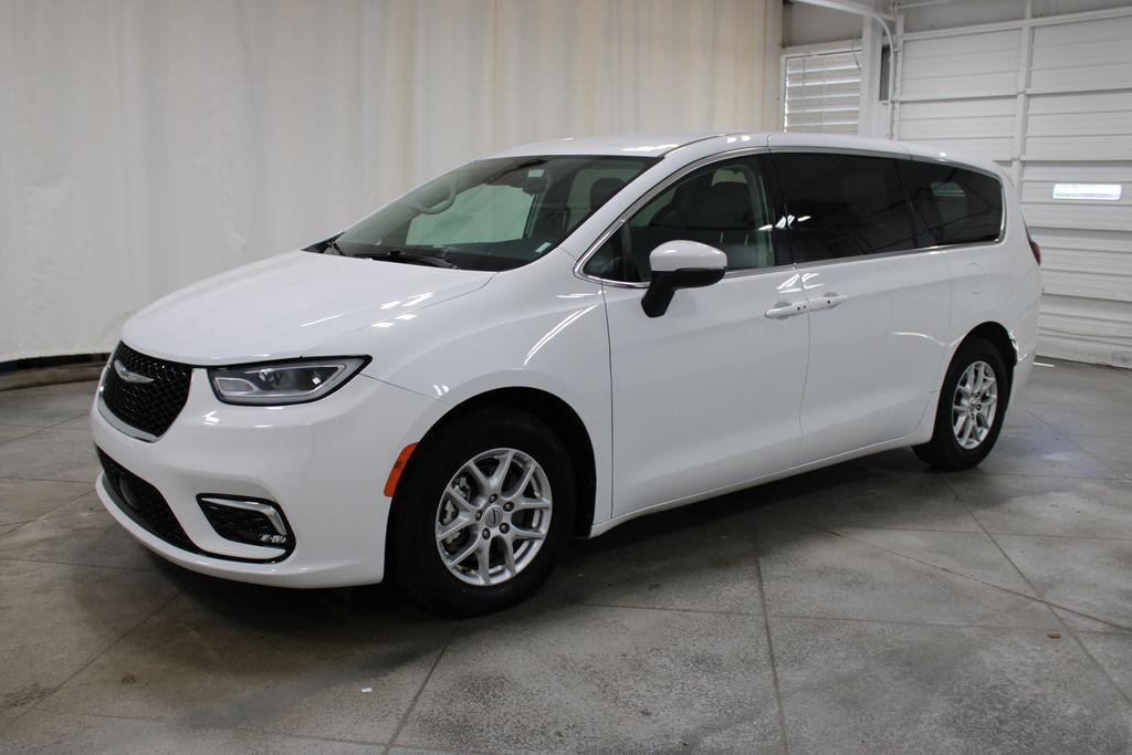 used 2023 Chrysler Pacifica car, priced at $25,258