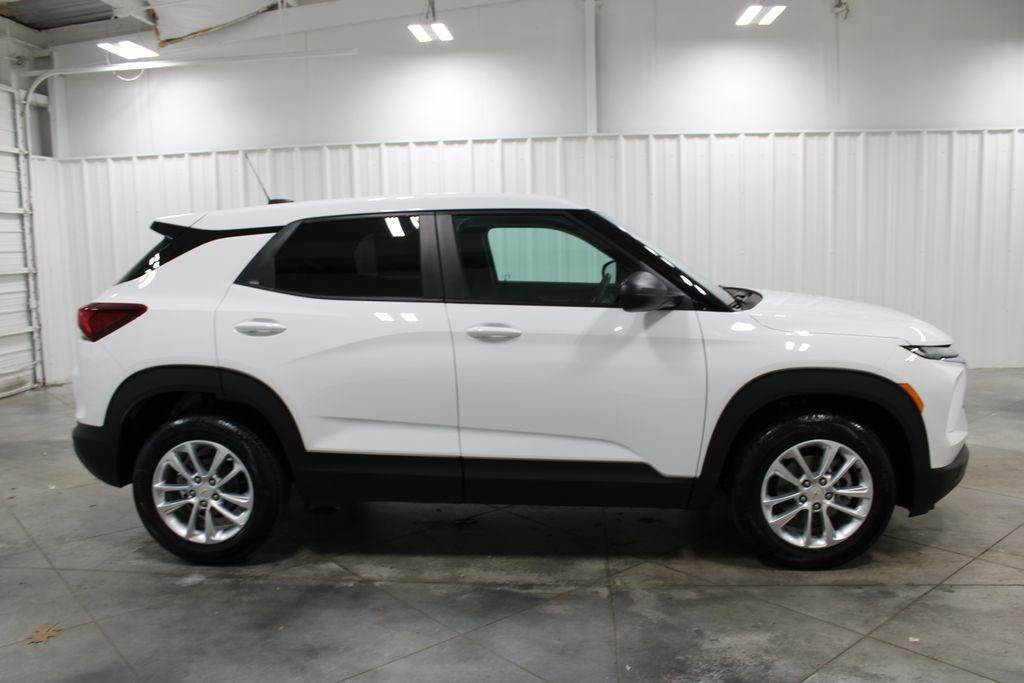 new 2025 Chevrolet TrailBlazer car, priced at $24,738