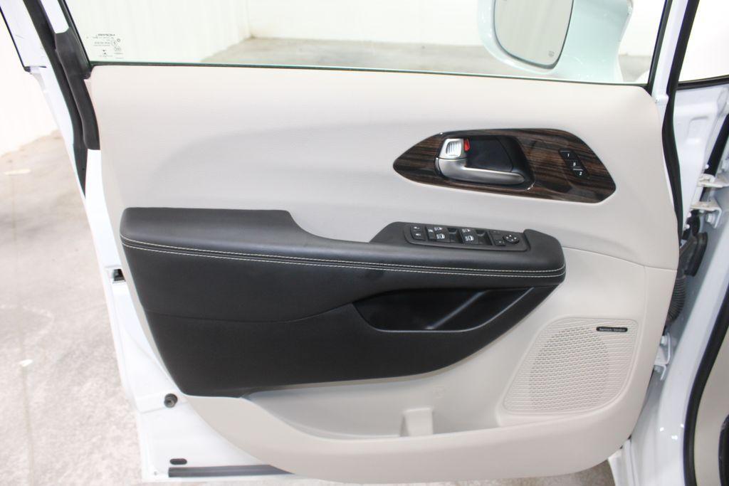 used 2022 Chrysler Pacifica car, priced at $35,138