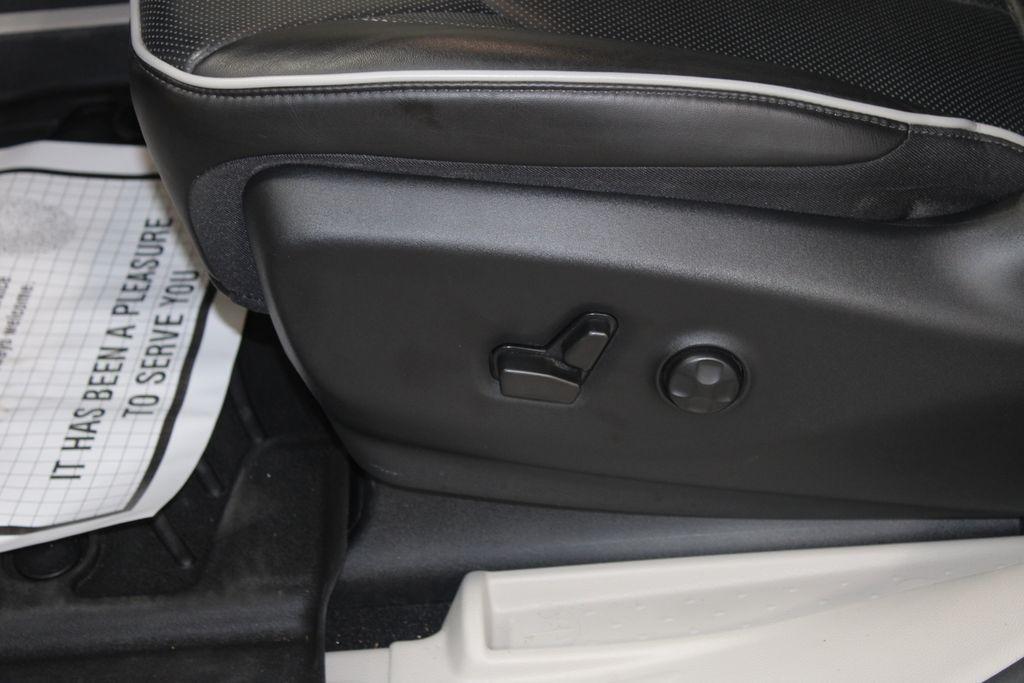used 2022 Chrysler Pacifica car, priced at $35,138