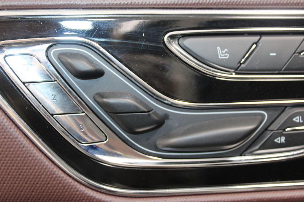 used 2021 Lincoln Navigator car, priced at $40,698