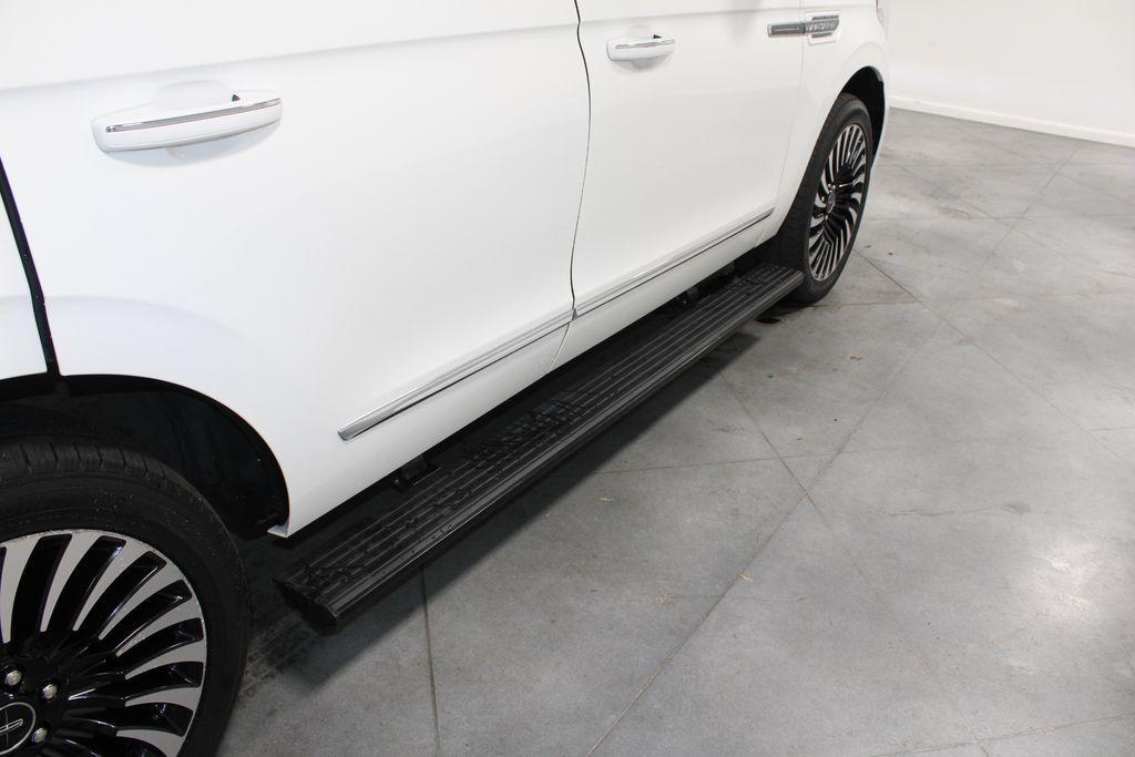 used 2021 Lincoln Navigator car, priced at $40,698