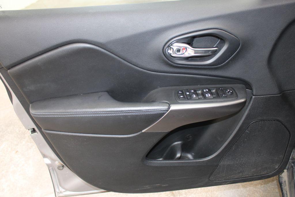 used 2019 Jeep Cherokee car, priced at $15,788