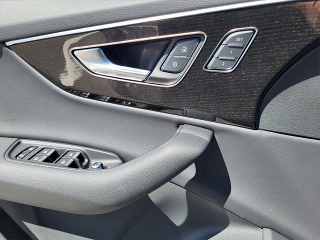 new 2025 Audi Q7 car, priced at $65,450