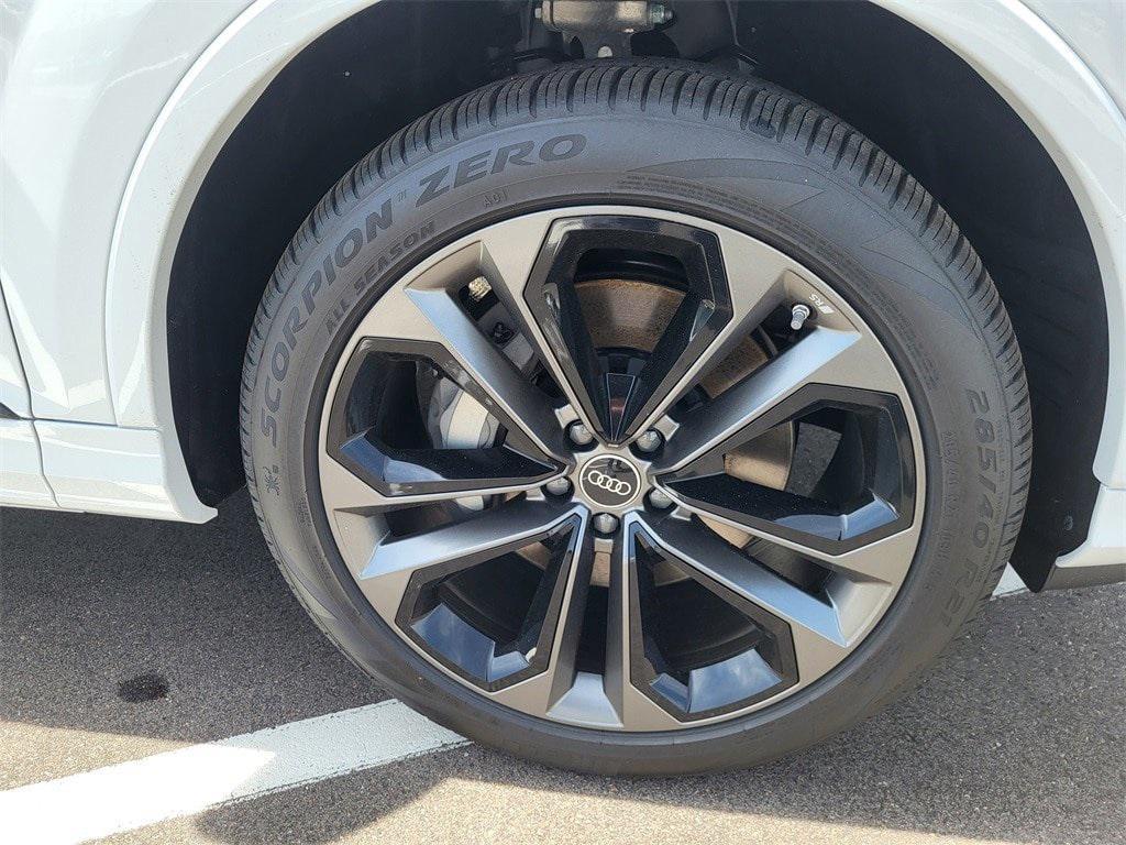 new 2025 Audi Q7 car, priced at $77,840