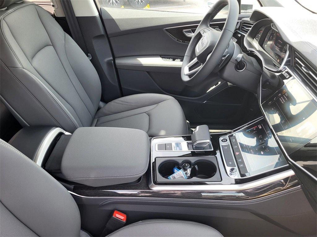 new 2025 Audi Q7 car, priced at $77,840