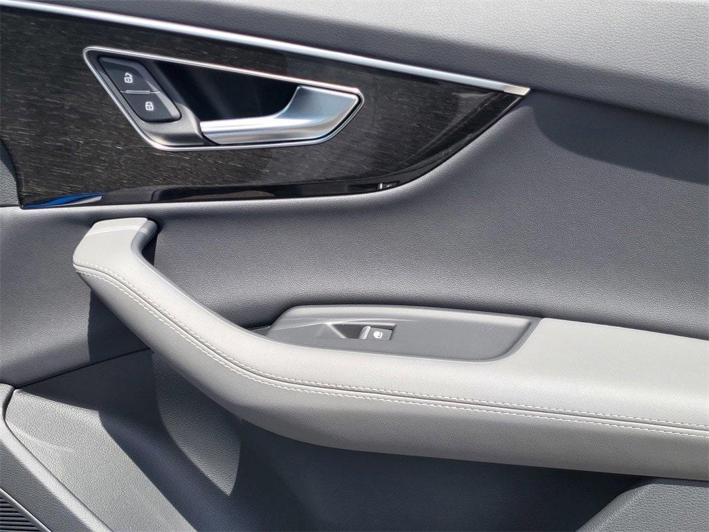 new 2025 Audi Q7 car, priced at $77,840