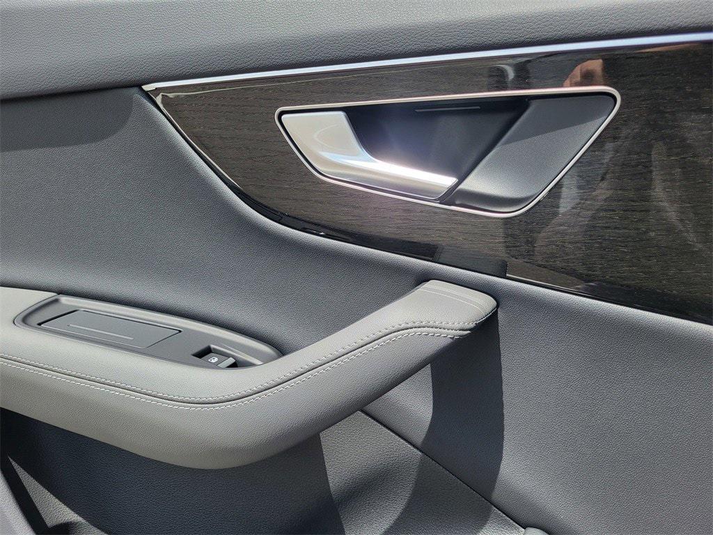new 2025 Audi Q7 car, priced at $77,840