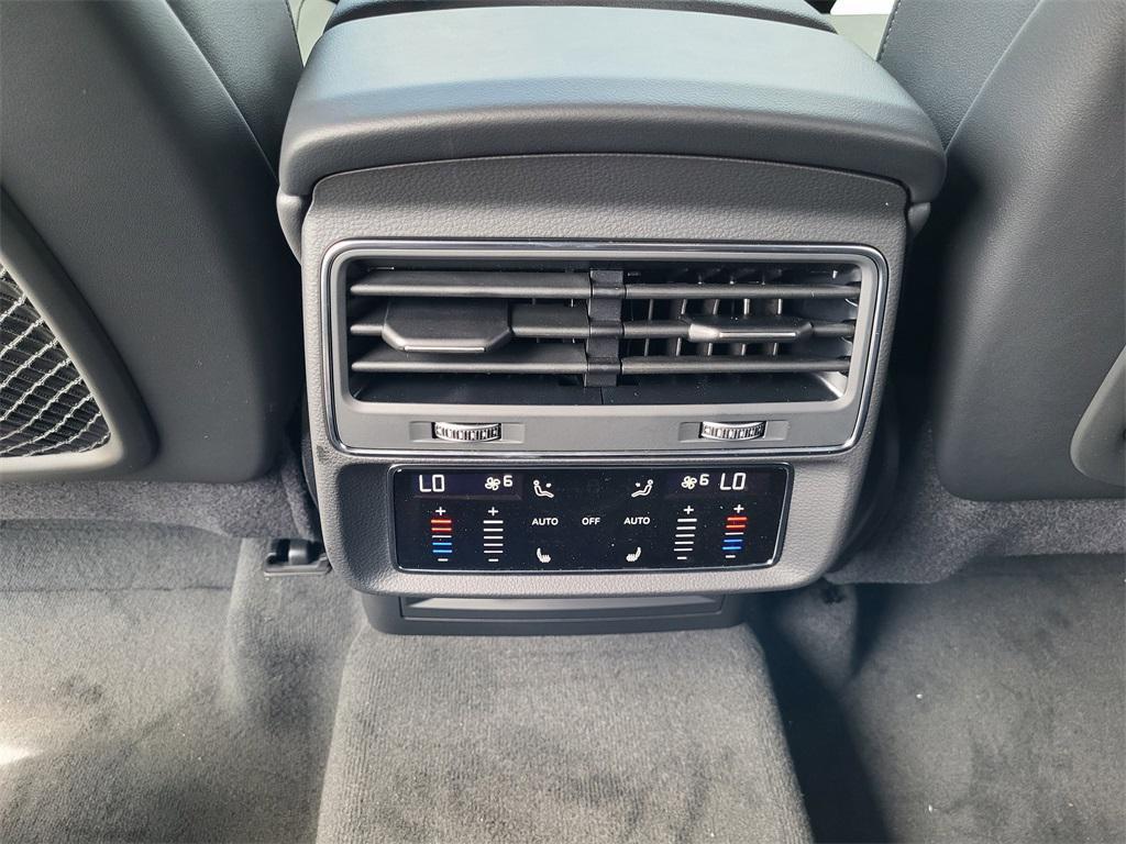 new 2025 Audi Q7 car, priced at $72,360